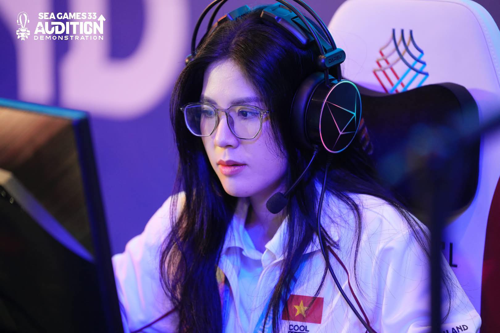 Nữ game thủ Audition xinh đẹp gây sốt tại SEA Games 33 với góc nghiêng hoàn hảo và thành tích ấn tượng Nữ game thủ Audition xinh đẹp gây sốt tại SEA Games 33 với góc nghiêng hoàn hảo và thành tích ấn tượng - Ảnh 13.