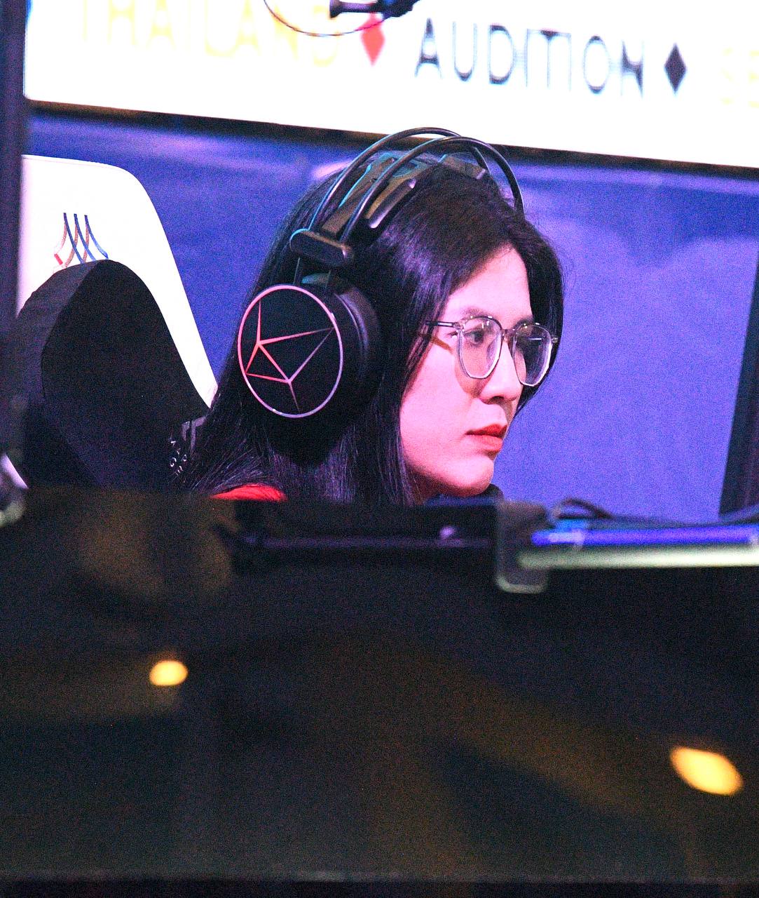 Nữ game thủ Audition xinh đẹp gây sốt tại SEA Games 33 với góc nghiêng hoàn hảo và thành tích ấn tượng Nữ game thủ Audition xinh đẹp gây sốt tại SEA Games 33 với góc nghiêng hoàn hảo và thành tích ấn tượng - Ảnh 4.