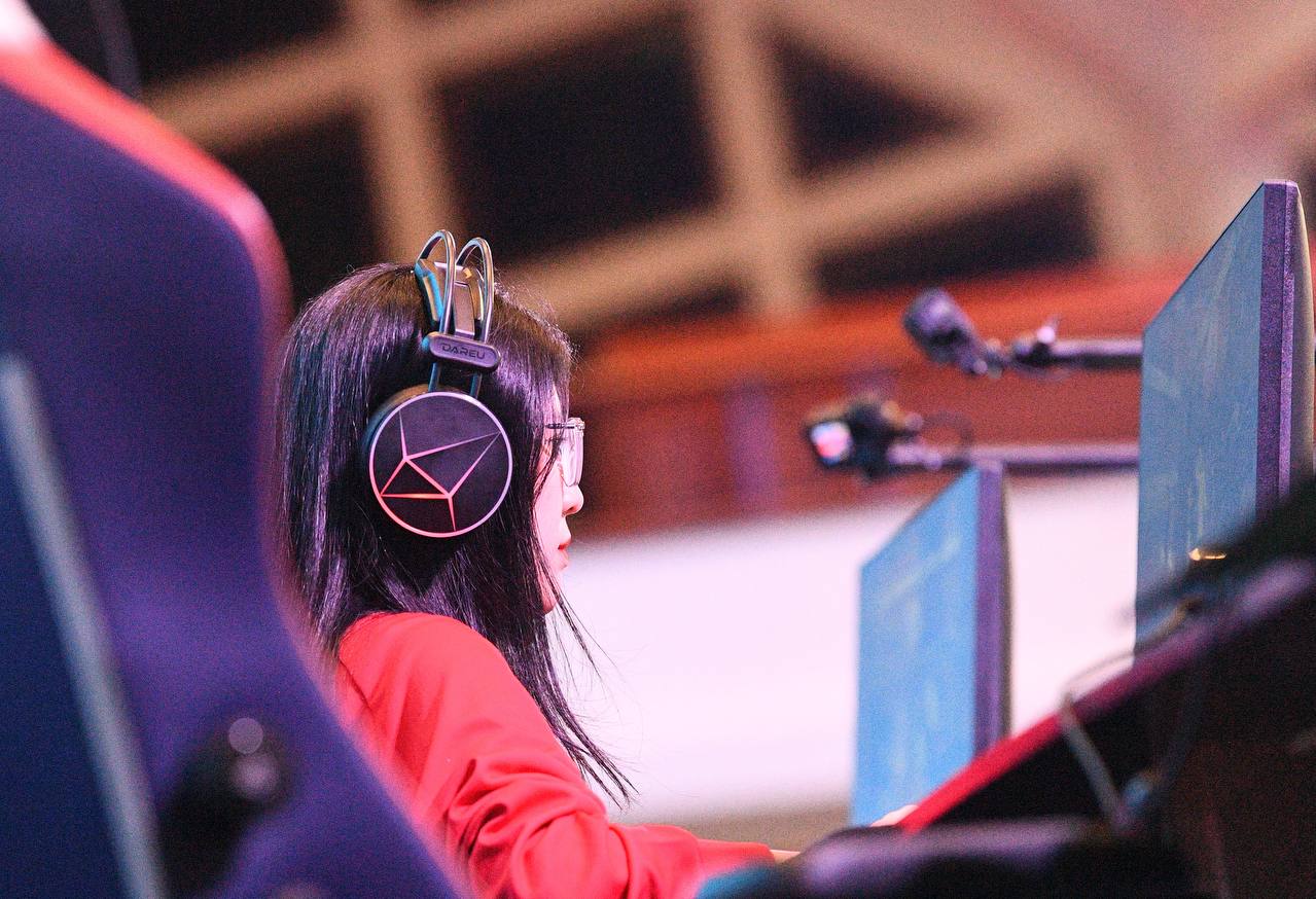 Nữ game thủ Audition xinh đẹp gây sốt tại SEA Games 33 với góc nghiêng hoàn hảo và thành tích ấn tượng Nữ game thủ Audition xinh đẹp gây sốt tại SEA Games 33 với góc nghiêng hoàn hảo và thành tích ấn tượng - Ảnh 2.