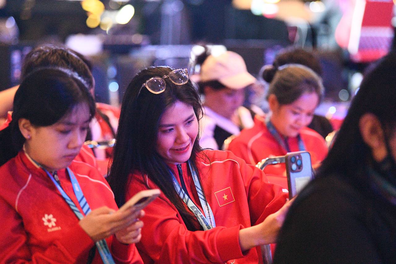 Nữ game thủ Audition xinh đẹp gây sốt tại SEA Games 33 với góc nghiêng hoàn hảo và thành tích ấn tượng Nữ game thủ Audition xinh đẹp gây sốt tại SEA Games 33 với góc nghiêng hoàn hảo và thành tích ấn tượng - Ảnh 11.